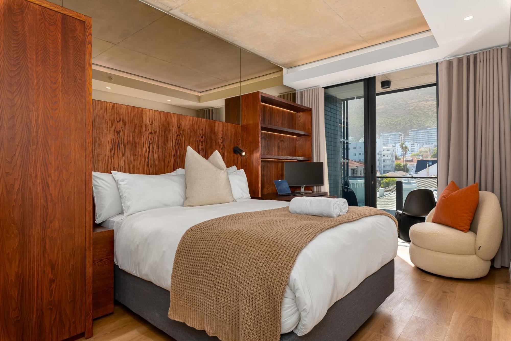 Station House Apartment *