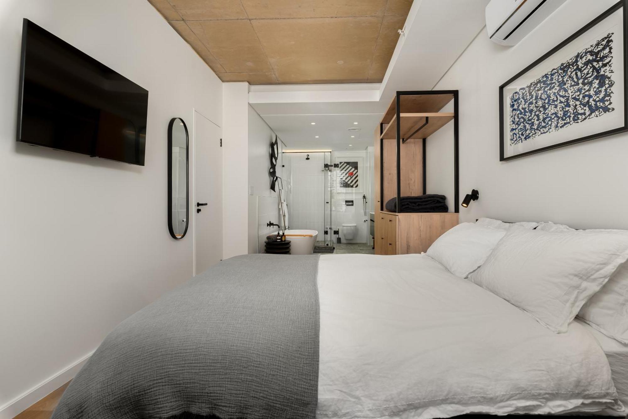 Station House Apartment *