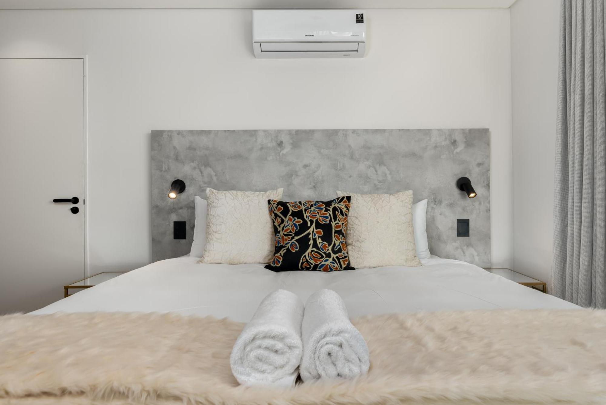 Station House Apartment *
