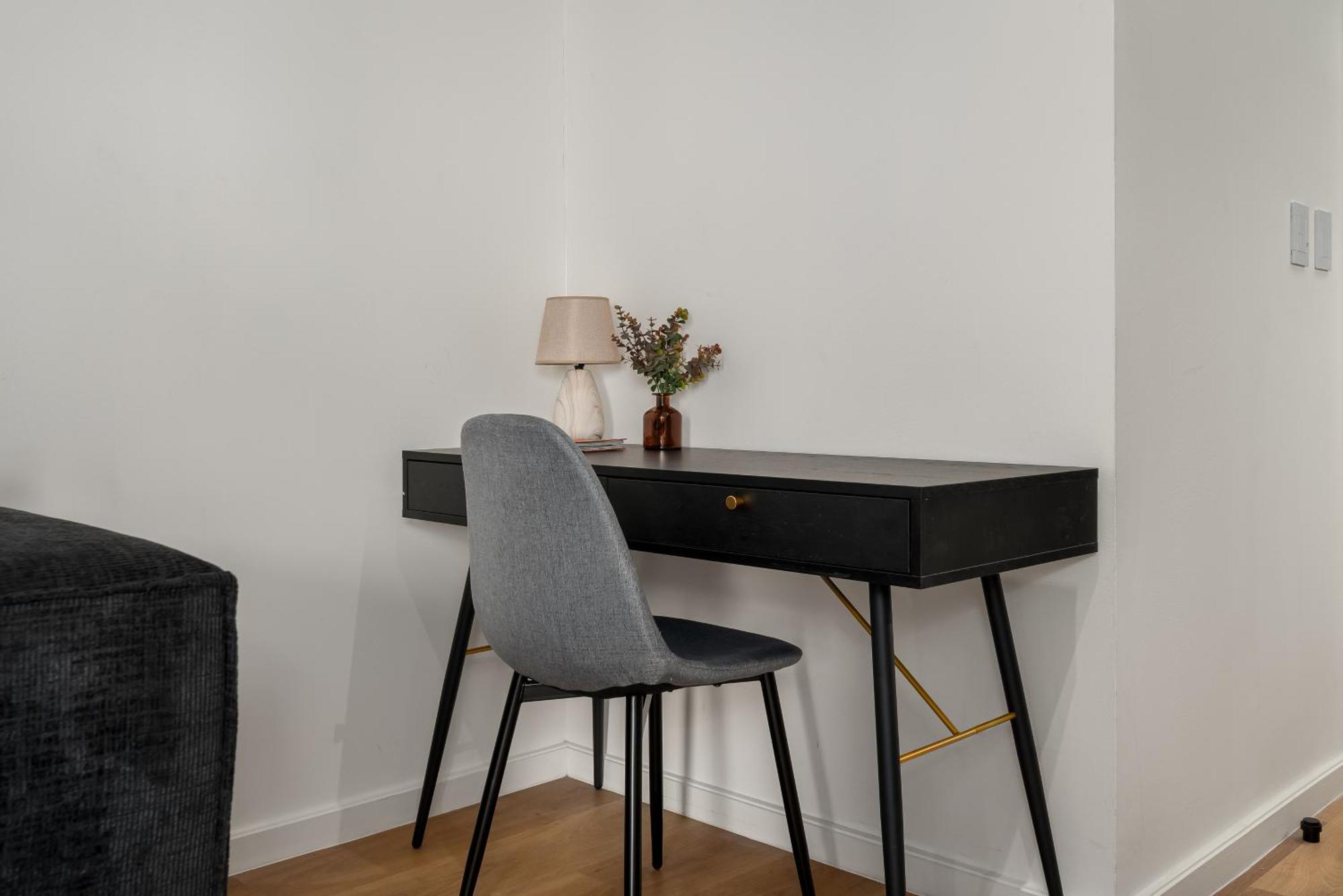 Station House Apartment *