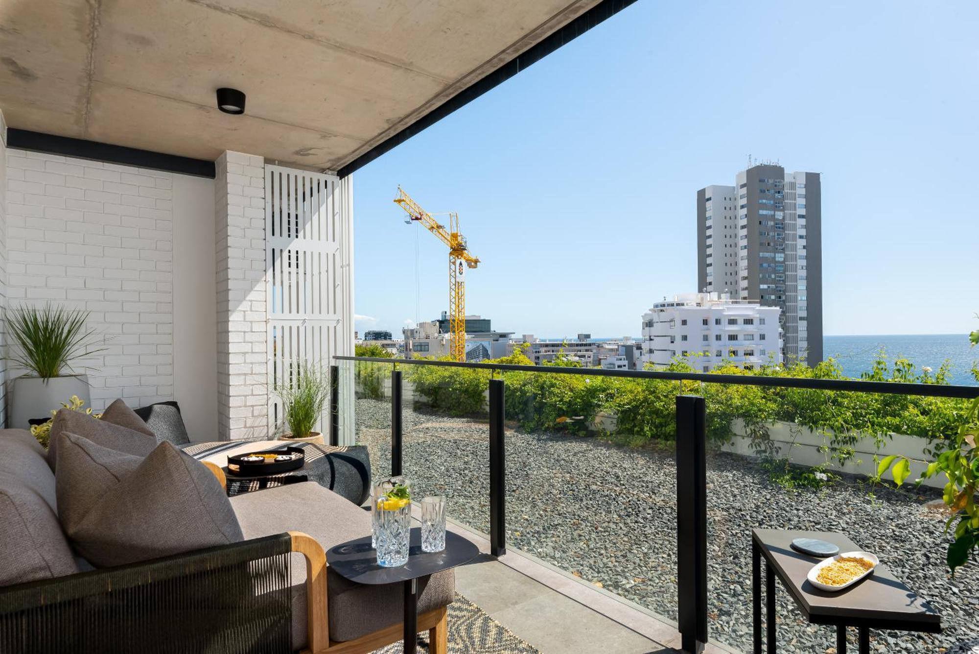Station House Apartment *