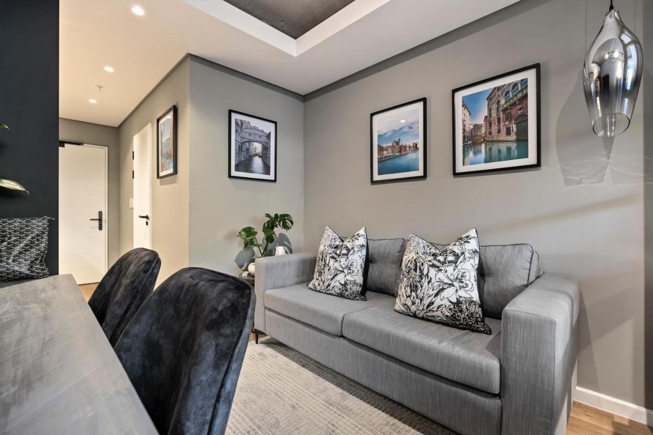 Station House Apartment *